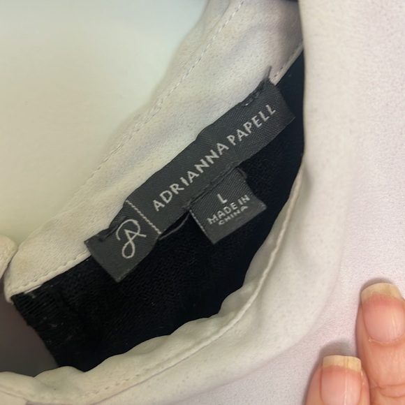 Size L short ruffle sleeve Black knitted shirt with white collar - Picture 3 of 5